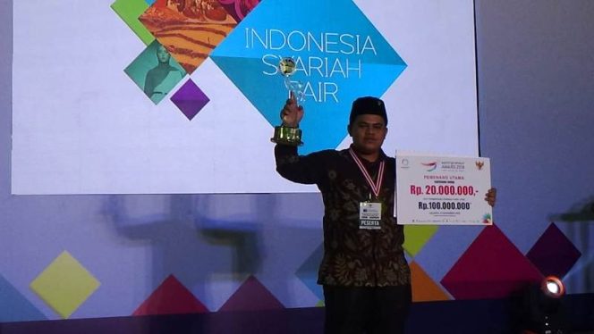 
					Muhammad Ja'far Hasibuan Juara 1 Santripreneur Award 2018 Kategori Boga (Olahan Pangan) dalam Indonesia Syariah Fair (Insyaf) di Balai Kartini, Jakarta. Rabu, 28 Nopember 2018. (AL Sattar)