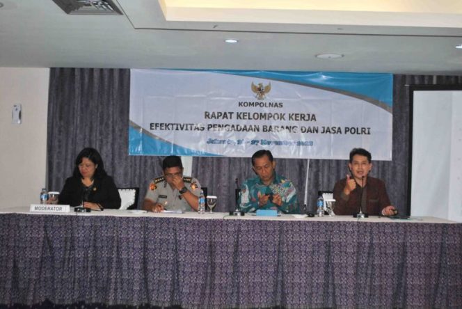 
					Dede Farhan Aulawi Komisoner Kompolnas saat Rapat Pokja Pengadaan Barang dan Jasa