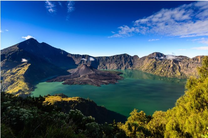 
					Jalur pendakian Gunung Rinjani melewati Desa Aik Berik resmi dibuka