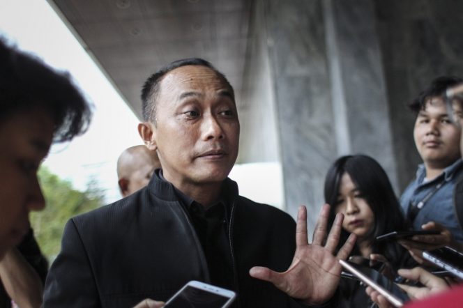 
					Dirjen Dukcapil Kemendagri Zudan Arif Fakrulloh menjawab pertanyaan wartawan mengenai temuan penjualan blangko KTP elektronik di Jakarta, Kamis (6/12/2018). Dalam keterangannya Kemendagri telah menemukan identitas penjual yang berlokasi di Lampung serta melaporkan kejadian tersebut ke pihak kepolisian untuk dilakukan penyelidikan lebih lanjut. (ANTARA FOTO/Dhemas Reviyanto)