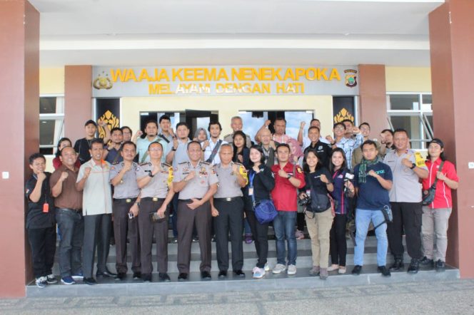 
					Mabes Polri bersama Wartawan Nasional meliput keberhasilan dijajaran Polda Papua Barat