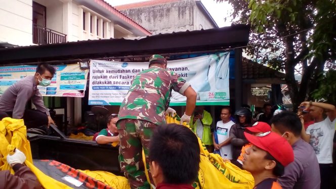 
					Tim Inafis Polda Banten dan RSDP Serang, lakukan indentifikasi korban tsunami