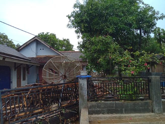 
					Terbaru korban Tsunami Banten : 373 Meninggal Dunia, 1.459 Luka-Luka, dan 128 Hilang