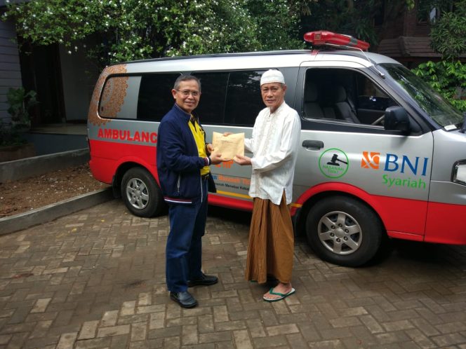 
					Relawan kemanusiaan KH.Embay berhasil evakuasi desa terisolasi di kecamatan Sumur