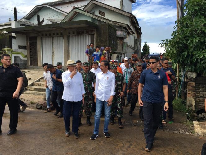 
					Presiden Joko Widodo, tinjau lokasi bencana tsunami Banten