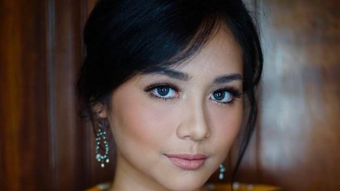 
					Gita Gutawa lebih senang dibelakang layar