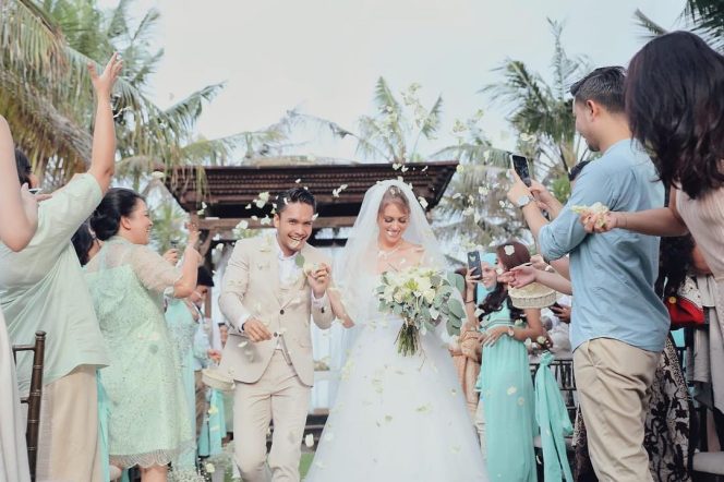 
					Rendy Pangalila resmi menikahi bule asal Kanada