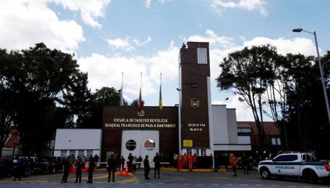 
					Bom bunuh diri di Akademi Kepolisian Bogota, tewaskan 20 orang