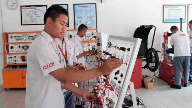 
					Pemerintah sempurnakan peta jalan Pendidikan Vokasi