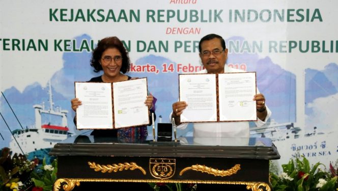 
					Jaksa Agung serah terima kapal sitaan kepada KKP