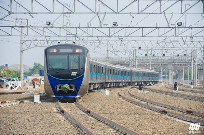 
					Tarif MRT kisaran Rp.8.500-Rp.10.000