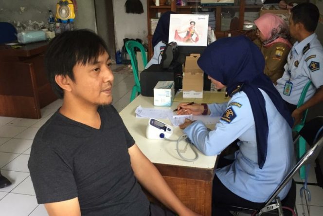 
					Kejari Sumedang tangkap buronan Koruptor