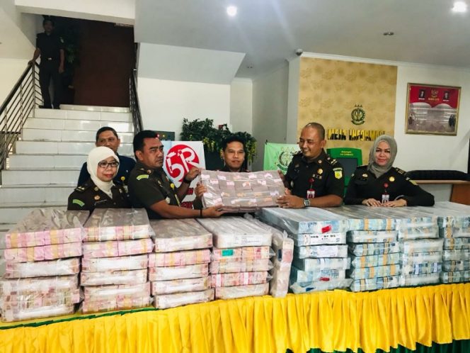 
					Kejari Serang sita dan rampas Rp. 40 miliar hasil kejahatan cuci uang