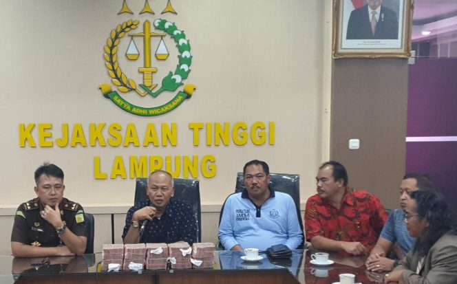 
					Alay , Komisaris BPR Tripanca Setiadana kembalikan uang Rp. 1 miliar dari Rp. 106 miliar