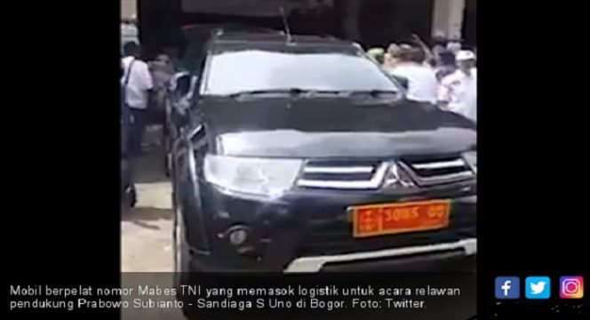 
					Mobil plat dinas TNI 3005-00, terdaftar Mitsubishi lancer