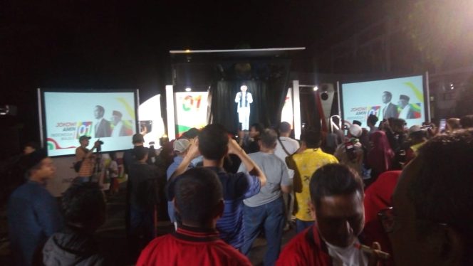 
					Hologram Jokowi di kagumi milenial Kebumen