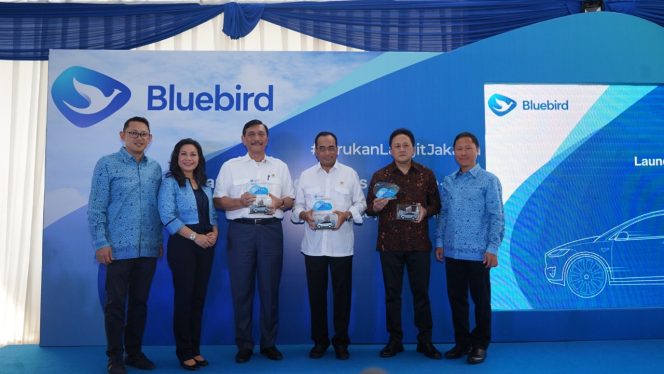 
					Bluebird operasikan Taksi mobil listrik pertama di Indonesia