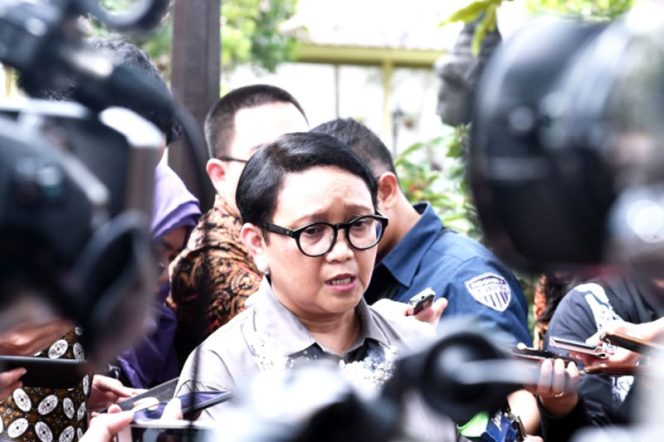 
					Kemenlu bantah pernyataan Rizieq Shihab soal menangkan Jokowi