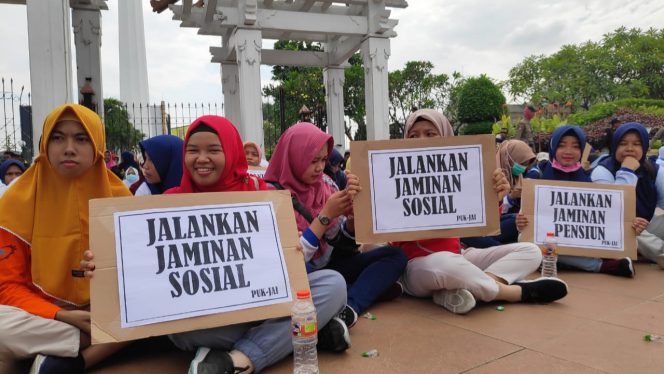 
					Dinamika perjuangan buruh dari jaman ke jaman