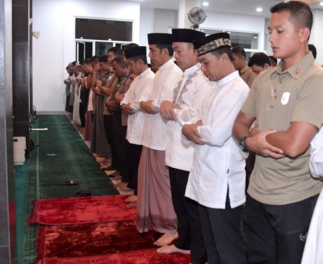 
					Presiden Jokowi shalat Tarawih pertama di Kota Bogor