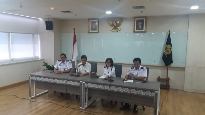 
					Pemerintah turunkan Tarif Batas Atas pesawat domestik