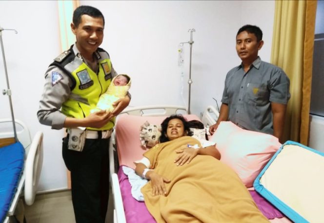 
					Aksi heroik Polantas Pekanbaru selamatkan ibu ingin melahirkan yang terjebak macet