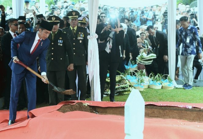 
					Pimpin pemakaman Ani Yudhoyono, Presiden: Flamboyan akan tetap di Hati Kita