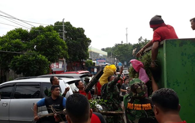 
					Kerja bakti bersama dalam rangka Hari Bhayangkara ke 73
