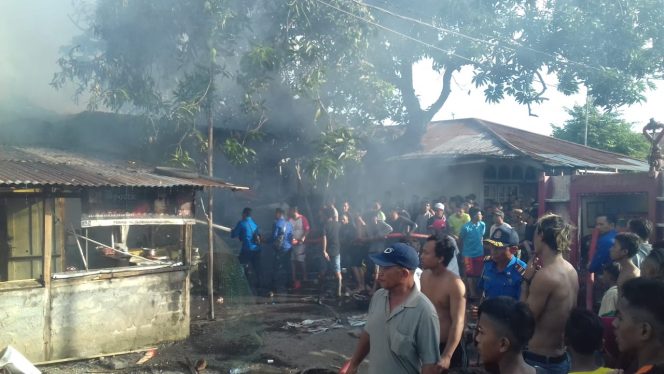 
					Kebakaran di Girian ludeskan  rumah warga
