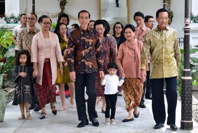 
					Presiden Jokowi silahturahmi ke Keraton Jogjakarta