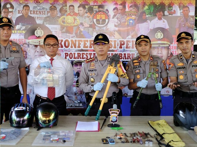 
					Polresta Pekanbaru tangkap perampok 14 mini market