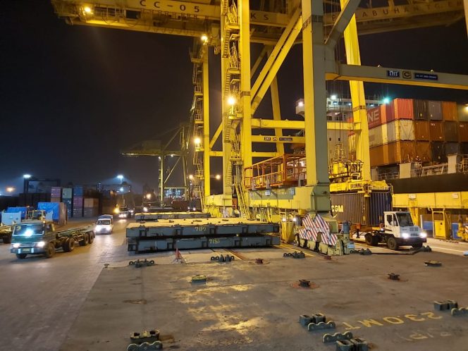 
					Terminal Kontainer operasi kembali Pasca kapal MV senggol crane