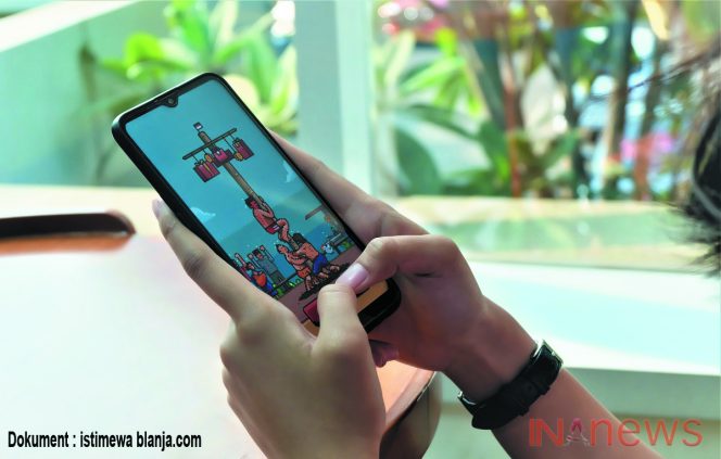 
					HUT RI Ke-74, ada game panjat pinang di BLANJA.com