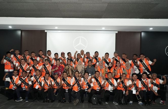 
					Pengemudi Abdi Yasa Teladan 2019 dapat kesempatan berkunjung ke pabrik Mercedes-Benz