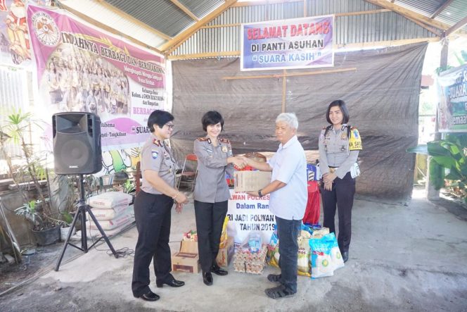 
					HUT Polwan, AKP May Diana Sitepu Tebar Tali Kasih dan Kunjungan Panti di Kota Bitung