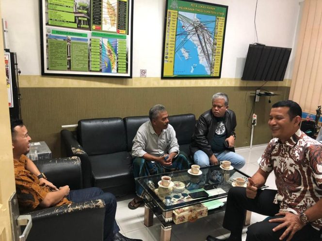 
					Buron dan Korupsi Manipulasi Lahan , Mantan Camat di Deli Serdang ditangkap Kejagung