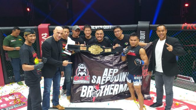 
					Membuat KO Lawan Secara Spektakuler Aep Saepudin Menjadi Juara Baru