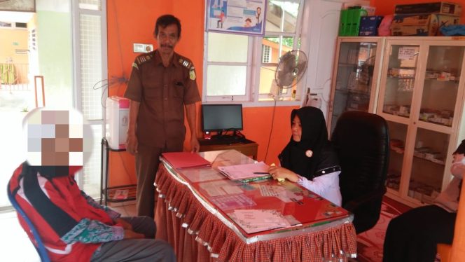 
					Jaksa Penyidik Kejari Merangin Jambi Mengamankan Tersangka Korupsi Tanah Kas Desa