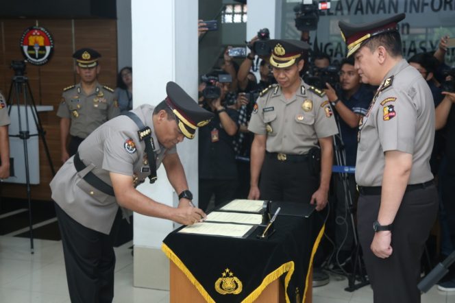 
					Kombes Argo Resmi Jabat Karo Penmas Divisi Humas Polri