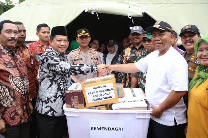 
					Mendagri Tinjau Langsung Posko Pengungsian di Bekasi