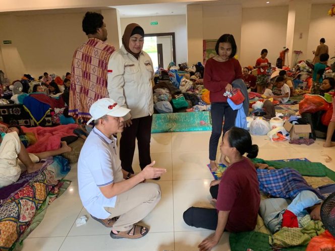 
					Indonesia Halal Watch Salurkan Bantuan Untuk Korban Banjir