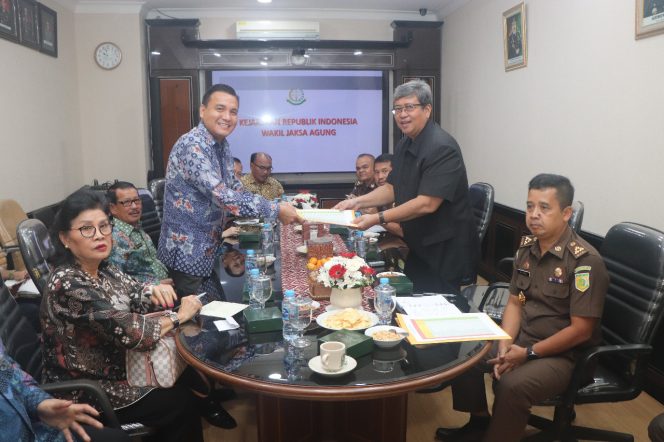 
					Wakil Jaksa Agung Terima Kunjungan Kerja Komisi Kejaksaan RI