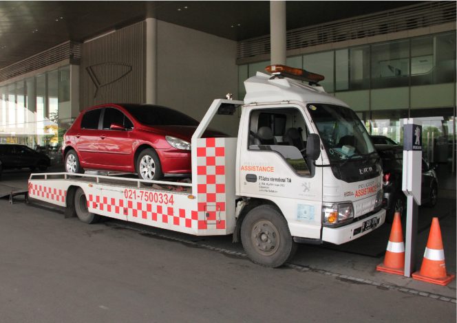 
					Towing Astra Peugeot untuk panggilan darurat 