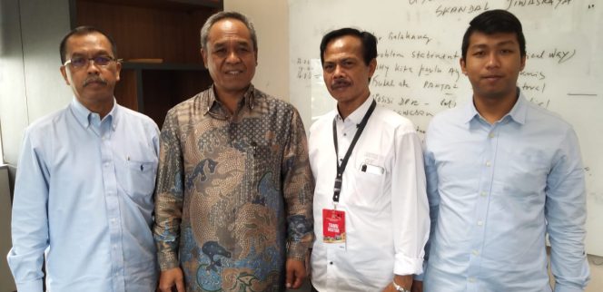 
					Drs.Sapari Apt.M.Kes, bersama Drs.Sudarsono Simbolon, SH.,MHum Diterima Oleh Benny K.Harman dari Komisi III DPR RI. Gedung Nusantara 1.Rabu, 12 February 2020.