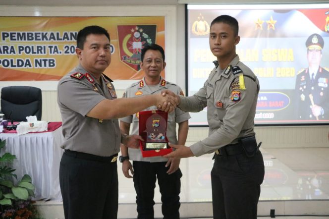 
					Berikan Pembekalan, Kapolda NTB Paparkan 7 Komitmen Yang Harus Dipahami Para Siswa