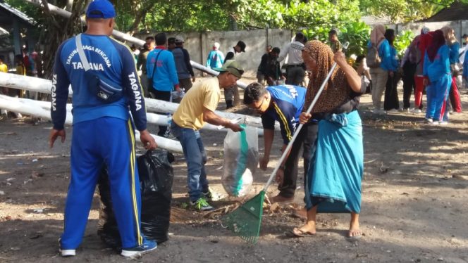 
					Dukung Program Zero Waste, Pol PP NTB Gelar Aksi Bersih Pantai di Melase Senggigi