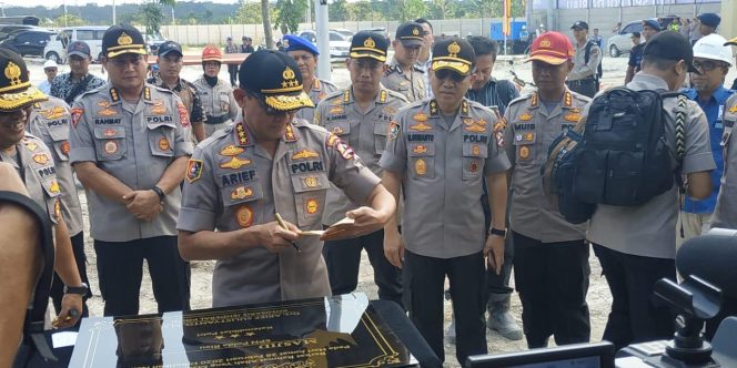 
					Kalemdiklat Polri Lakukan Penanaman Pohon dan Pemberian Nama Masjid di SPN Polda Riau