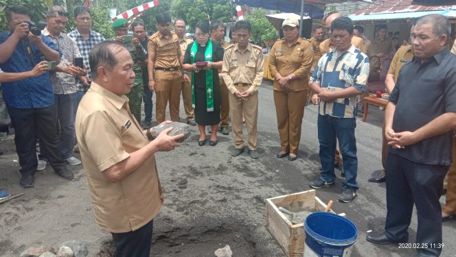 
					Walikota Bitung , Max J Lomban Laksanakan Pilot Project Di 8 Kelurahan
