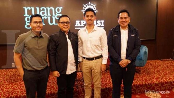 
					Respon Situasi Covid-19, Aplikasi Ruangguru, Himbau Pemerintah Manfaatkan Sekolah Online