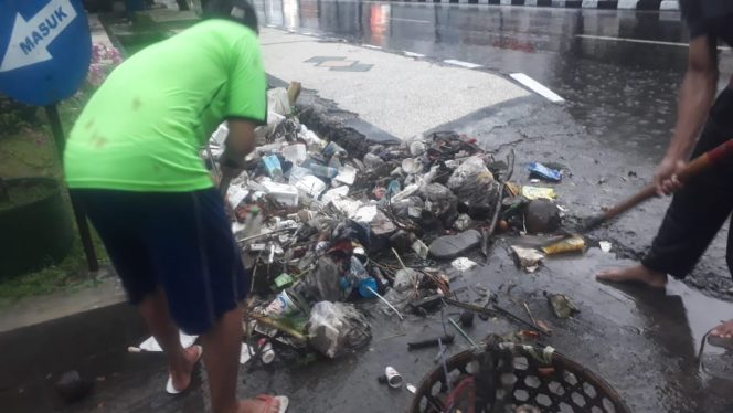 
					Dandim 1606/Lobar Apresiasi Kinerja Babinsa Saat Tanggapi Banjir dan Genangan Air